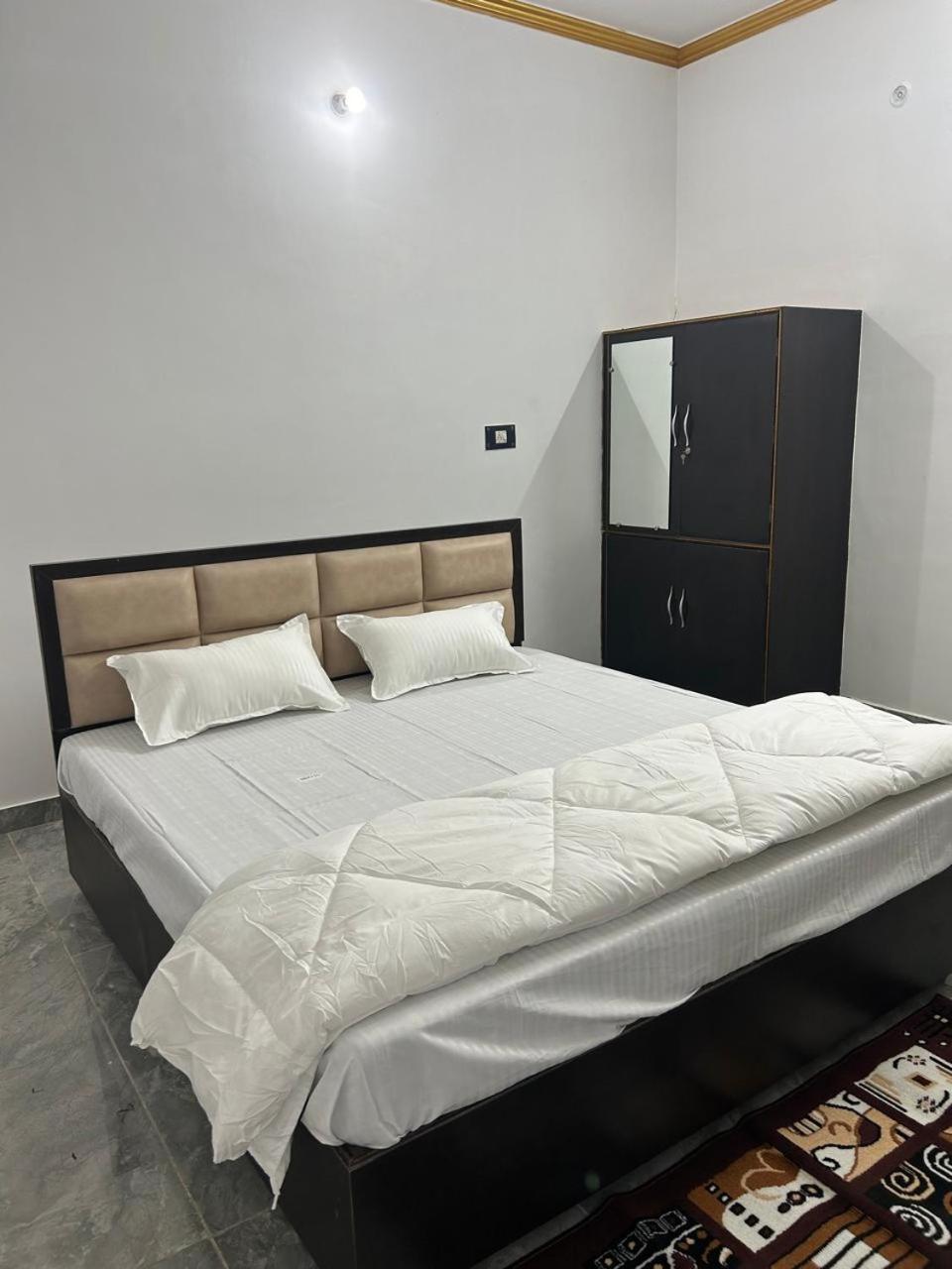 Shri Narayanam Guest House And Home Stay Ayodhya Exteriér fotografie