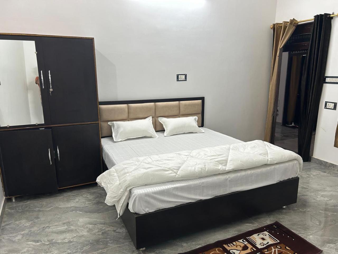Shri Narayanam Guest House And Home Stay Ayodhya Exteriér fotografie